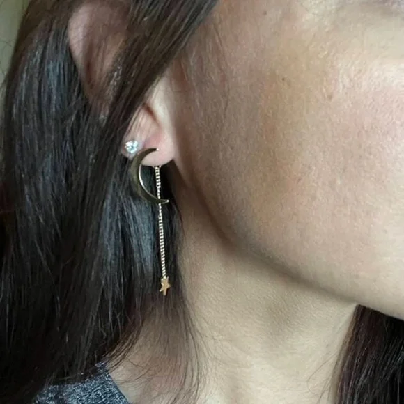 🌙 Celestial Moon Dangle Earrings 🌙 - Picture 2 of 3